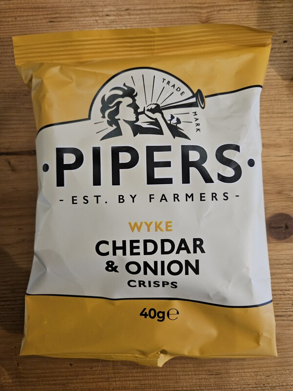 Pipers: Wyke Cheddar & Onion 40g pump clip